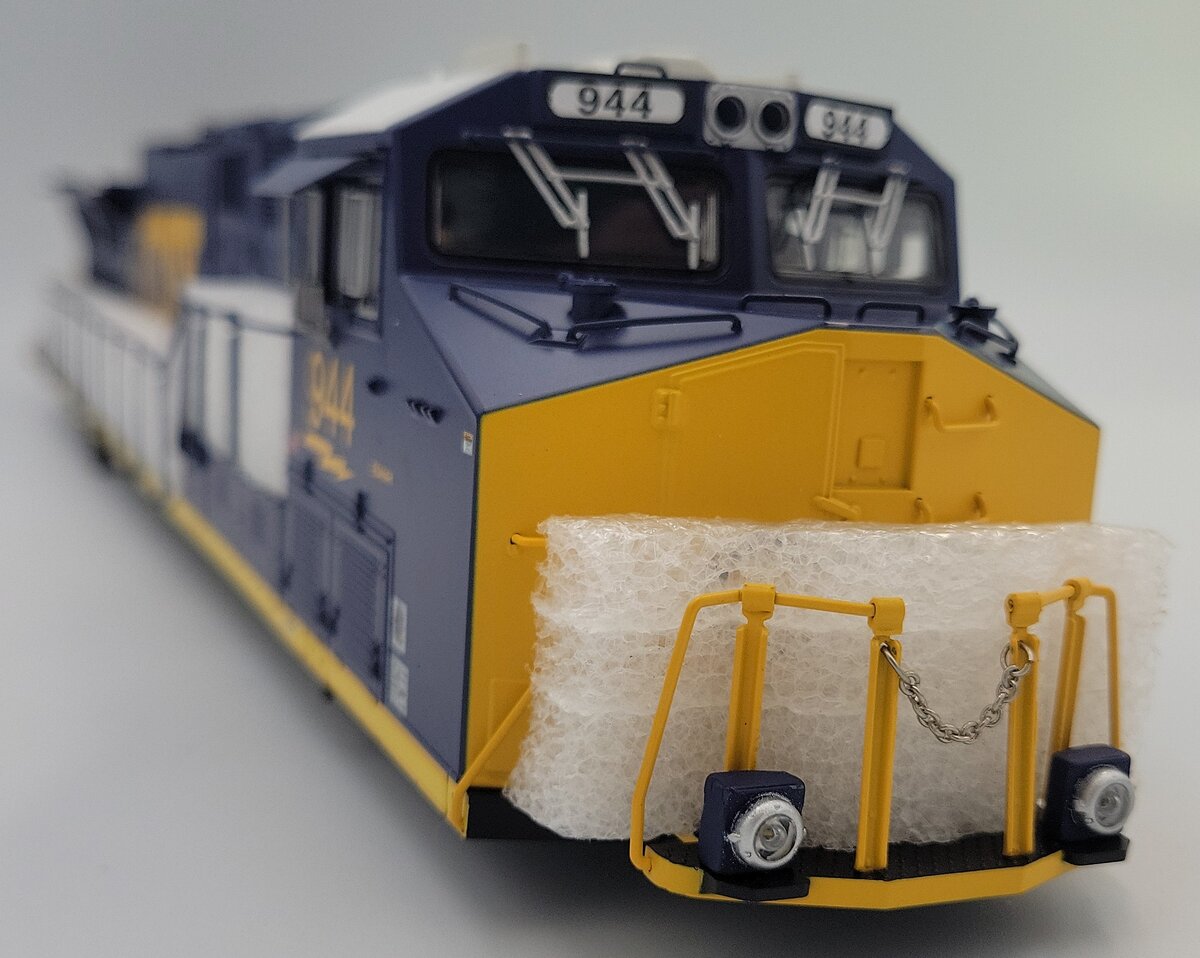 Lionel 81161-2 CSX Scale ES44AC Diesel Locomotive Body Shell #944