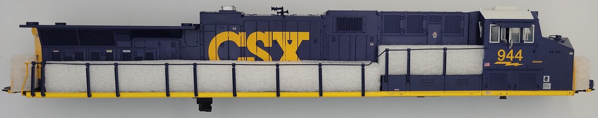 Lionel 81161-2 CSX Scale ES44AC Diesel Locomotive Body Shell #944