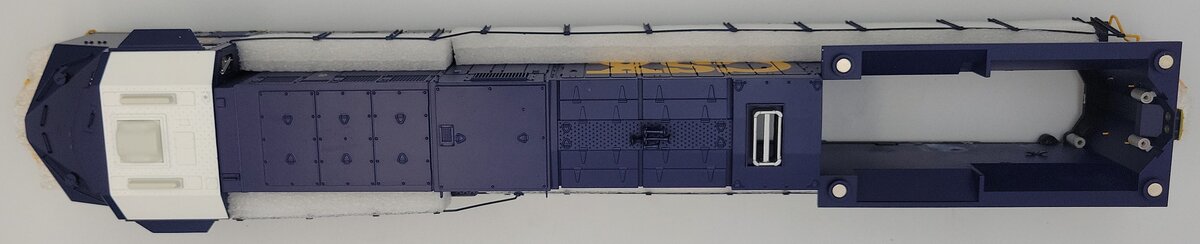 Lionel 81161-2 CSX Scale ES44AC Diesel Locomotive Body Shell #944