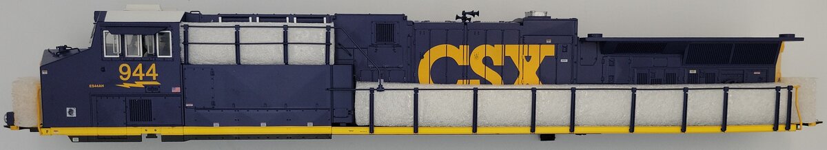 Lionel 81161-2 CSX Scale ES44AC Diesel Locomotive Body Shell #944