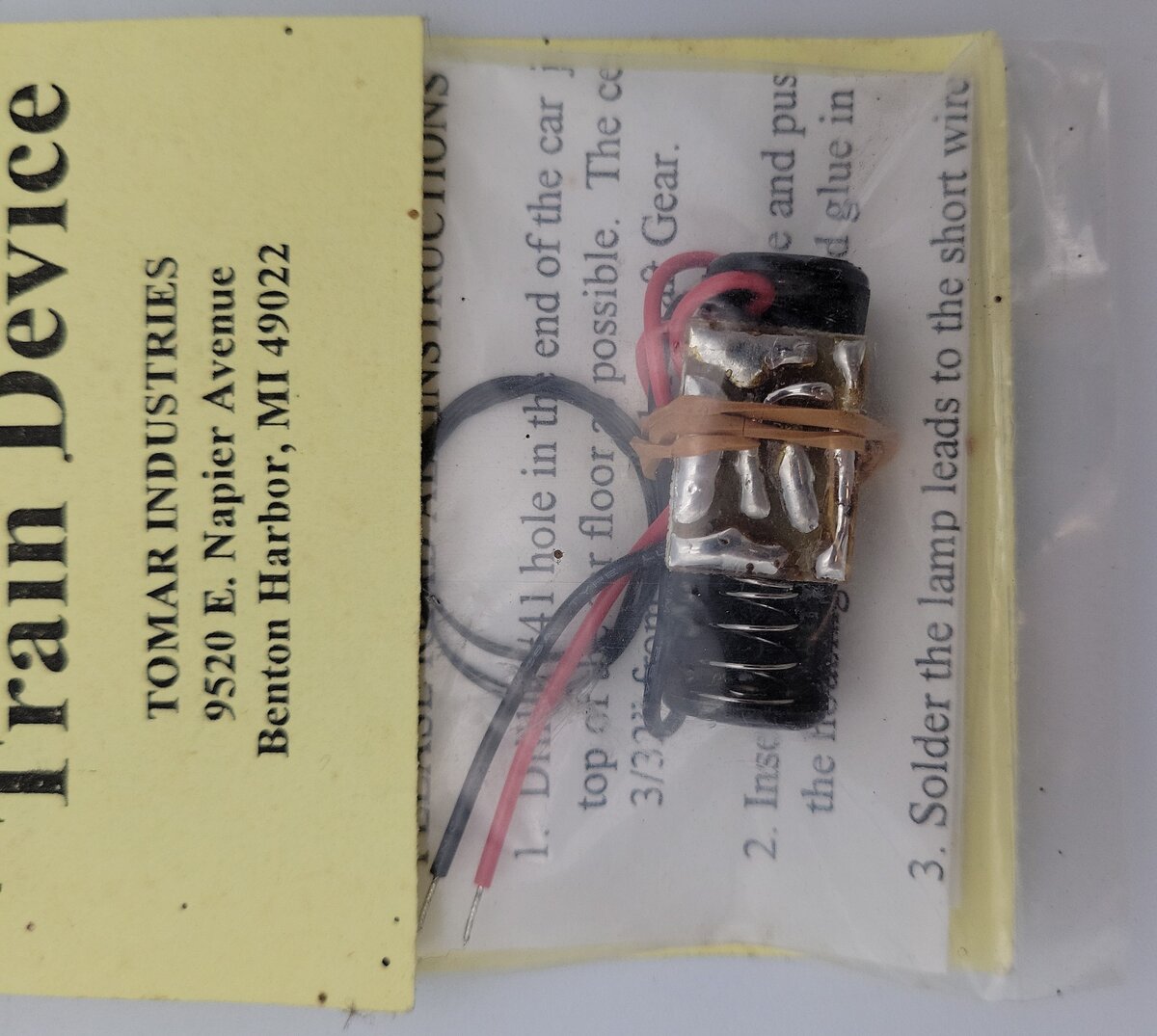 Tomar Industries N-822 HO End O Train Device with Red Lens