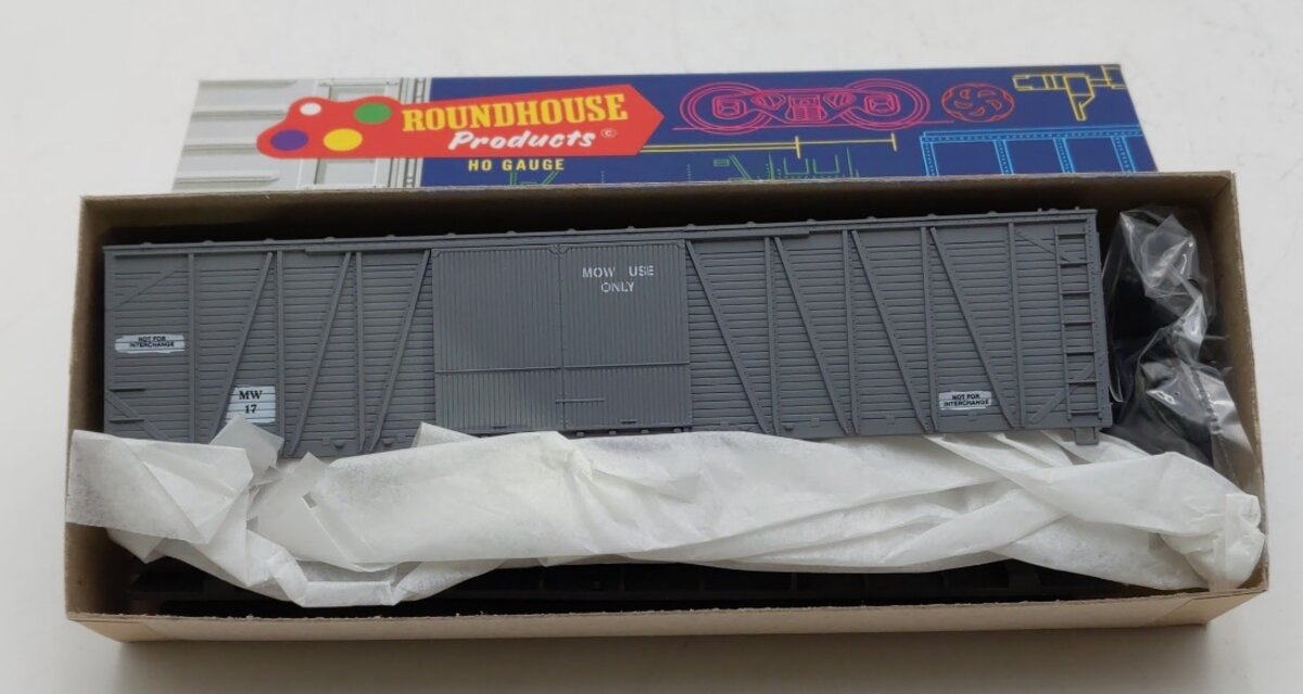 Roundhouse 7833 HO Maintenance of Way 50' Wood Double Door Boxcar # 17 Kit