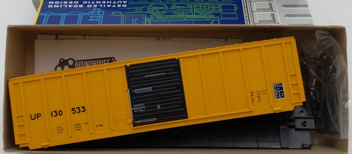 Roundhouse 7796 Union Pacific / Railbox P/S 50' Boxcar Road # 130533 Kit
