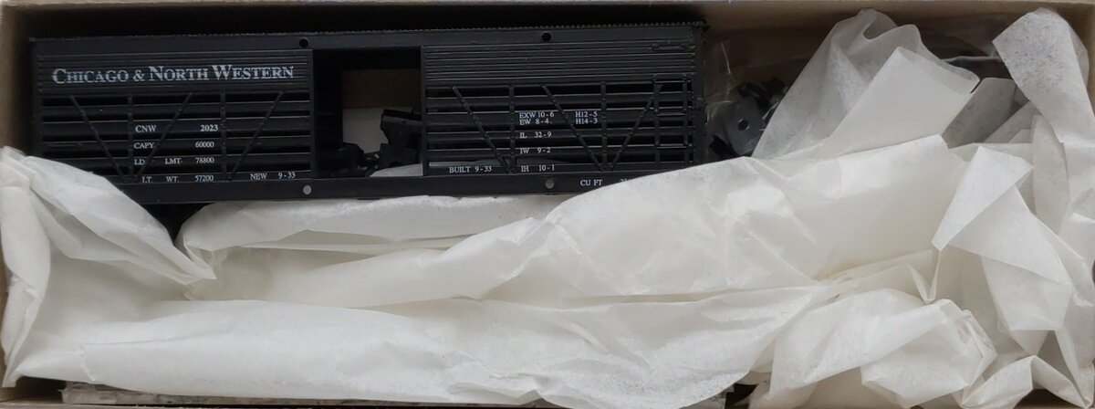 Roundhouse 3262 HO Scale Chicago & North Western Old Time 36' Stock Car Kit