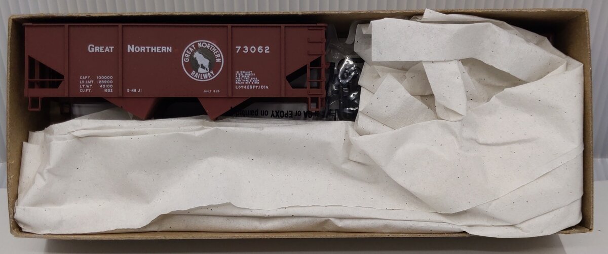 Accurail 2304 HO Scale Great Northern Canton Twin Hopper Road #: 73247