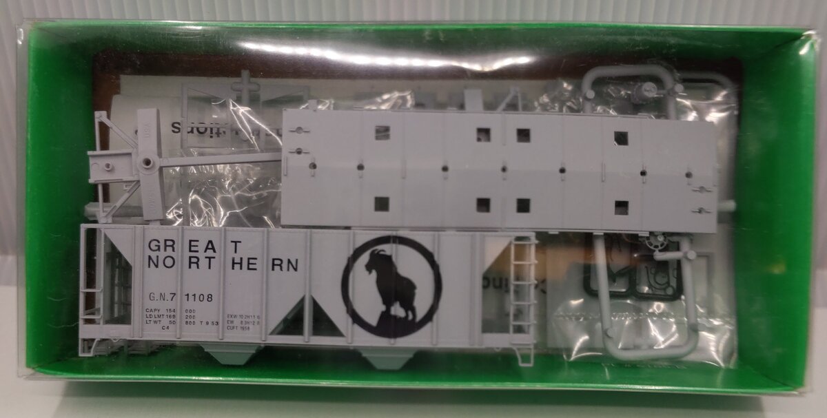 Bowser 55680 HO Scale Great Northern 70 Ton 2-Bay Covered Hopper Road #: 71108