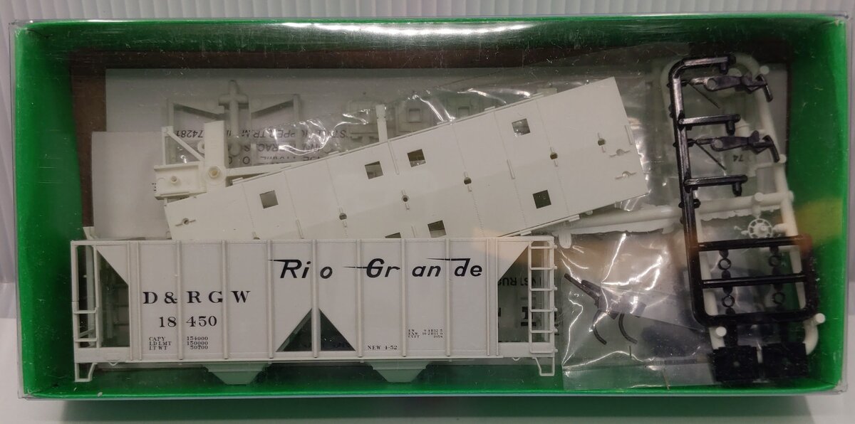 Bowser 55615 HO Scale Denver and Rio Grande West 70 Ton 2 Bay Covered Hopper