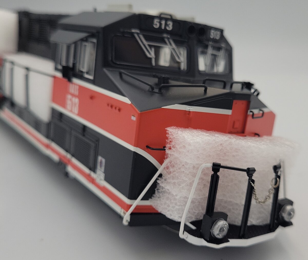 Lionel 82207-2 Iowa Interstate Rock Island Scale ES44AC Diesel Body Shell #513
