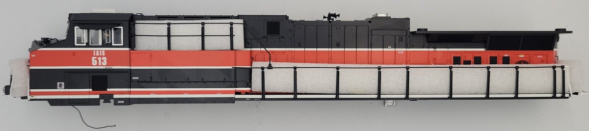 Lionel 82207-2 Iowa Interstate Rock Island Scale ES44AC Diesel Body Shell #513