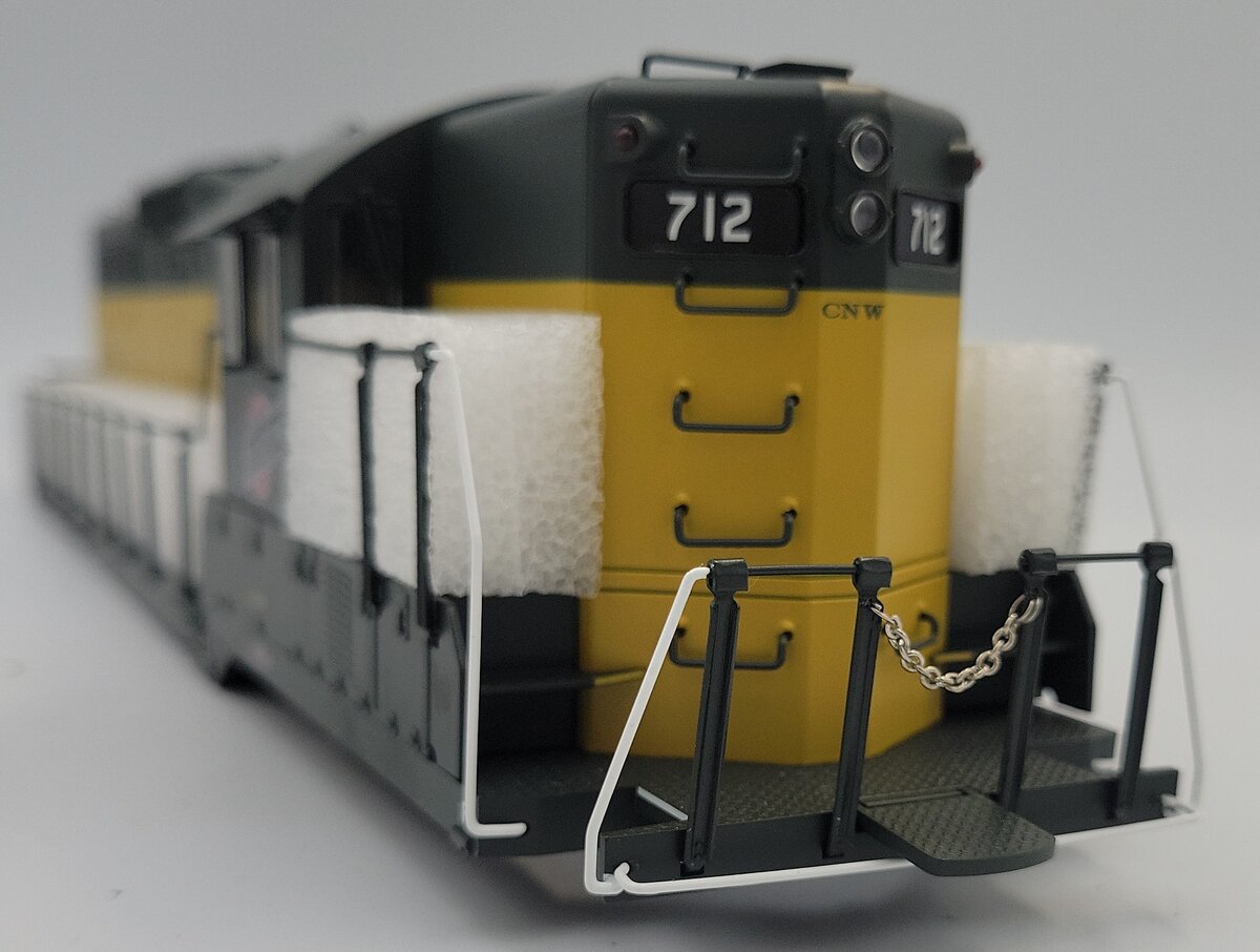 Lionel 38885-2 Chicago and North Western GP-9 Diesel Body Shell #712