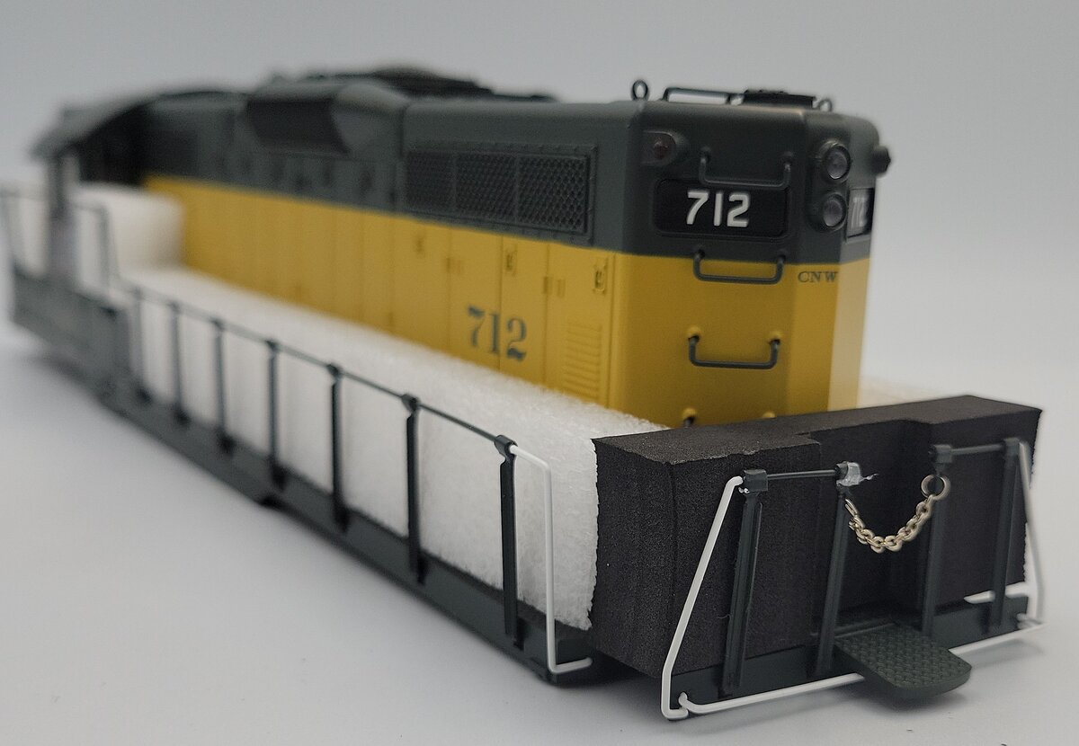 Lionel 38885-2 Chicago and North Western GP-9 Diesel Body Shell #712