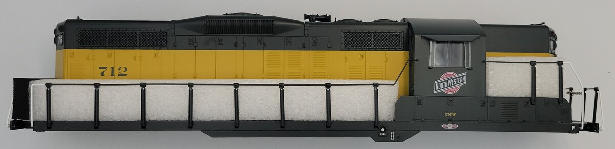Lionel 38885-2 Chicago and North Western GP-9 Diesel Body Shell #712