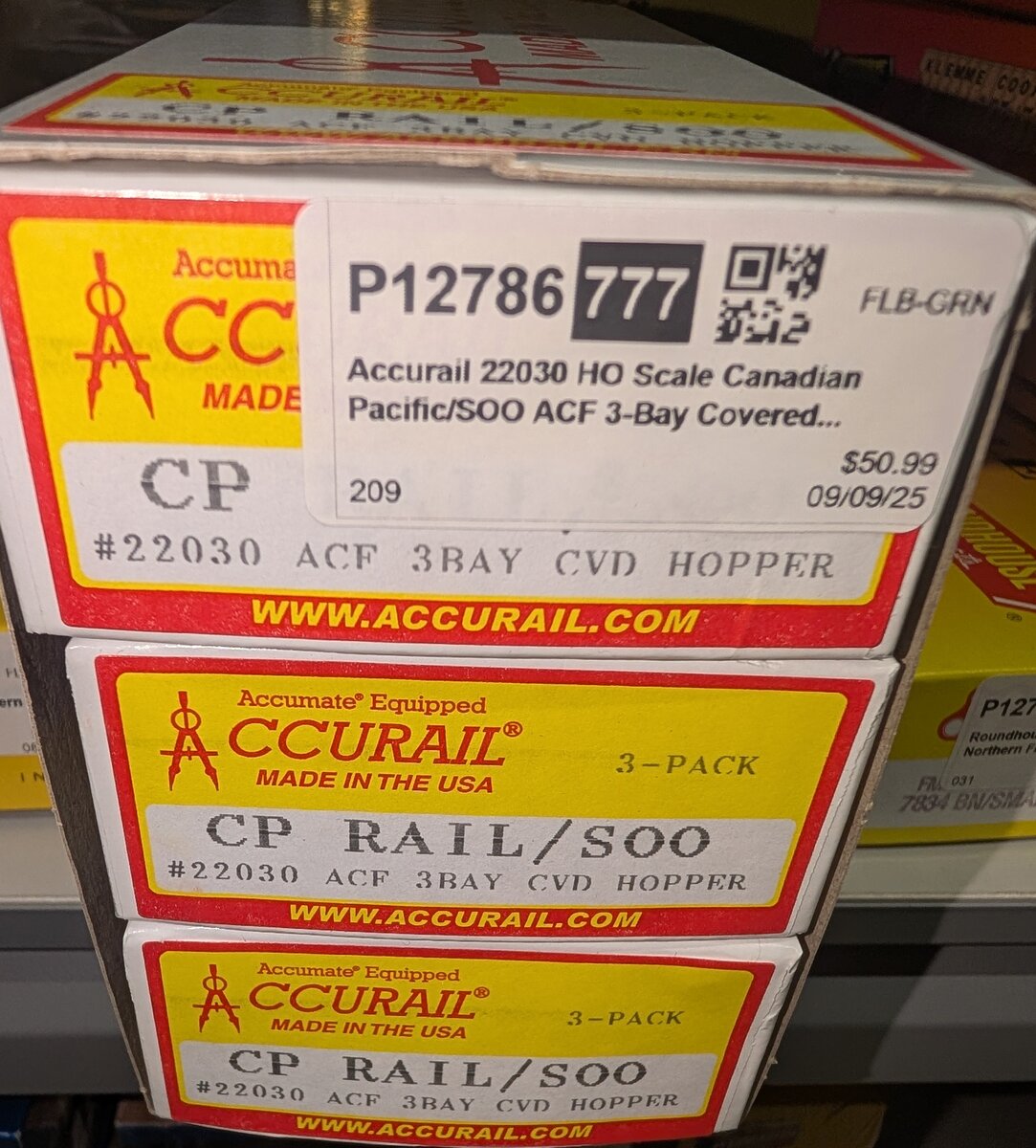 Accurail 22030 HO Scale Canadian Pacific/SOO ACF 3-Bay Covered Hopper (Set of 3)