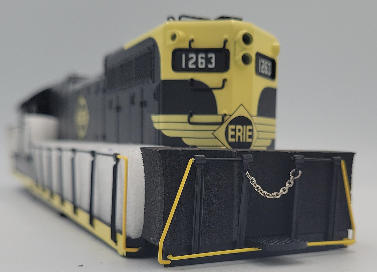 Lionel 38887-2 Erie GP-9 Scale Diesel Locomotive Body Shell #1263