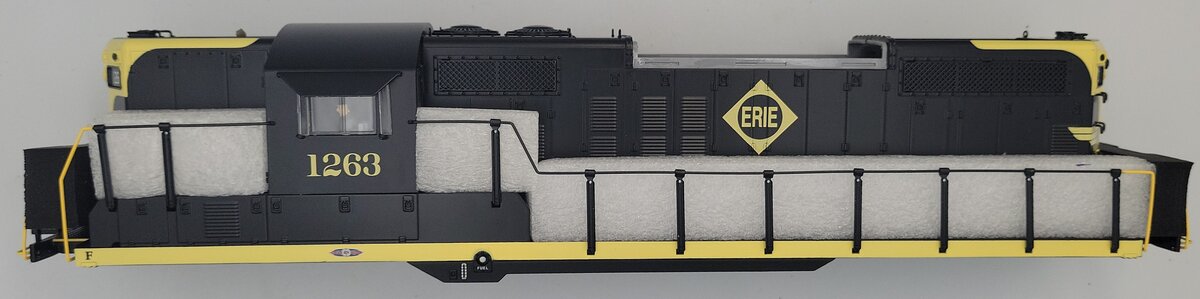 Lionel 38887-2 Erie GP-9 Scale Diesel Locomotive Body Shell #1263