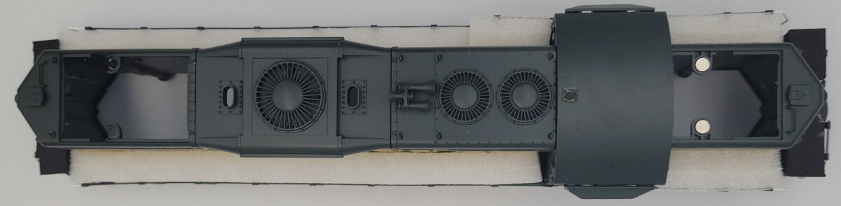 Lionel 38883-2 Chicago and North Western Legacy Scale GP-9 Diesel Shell #701