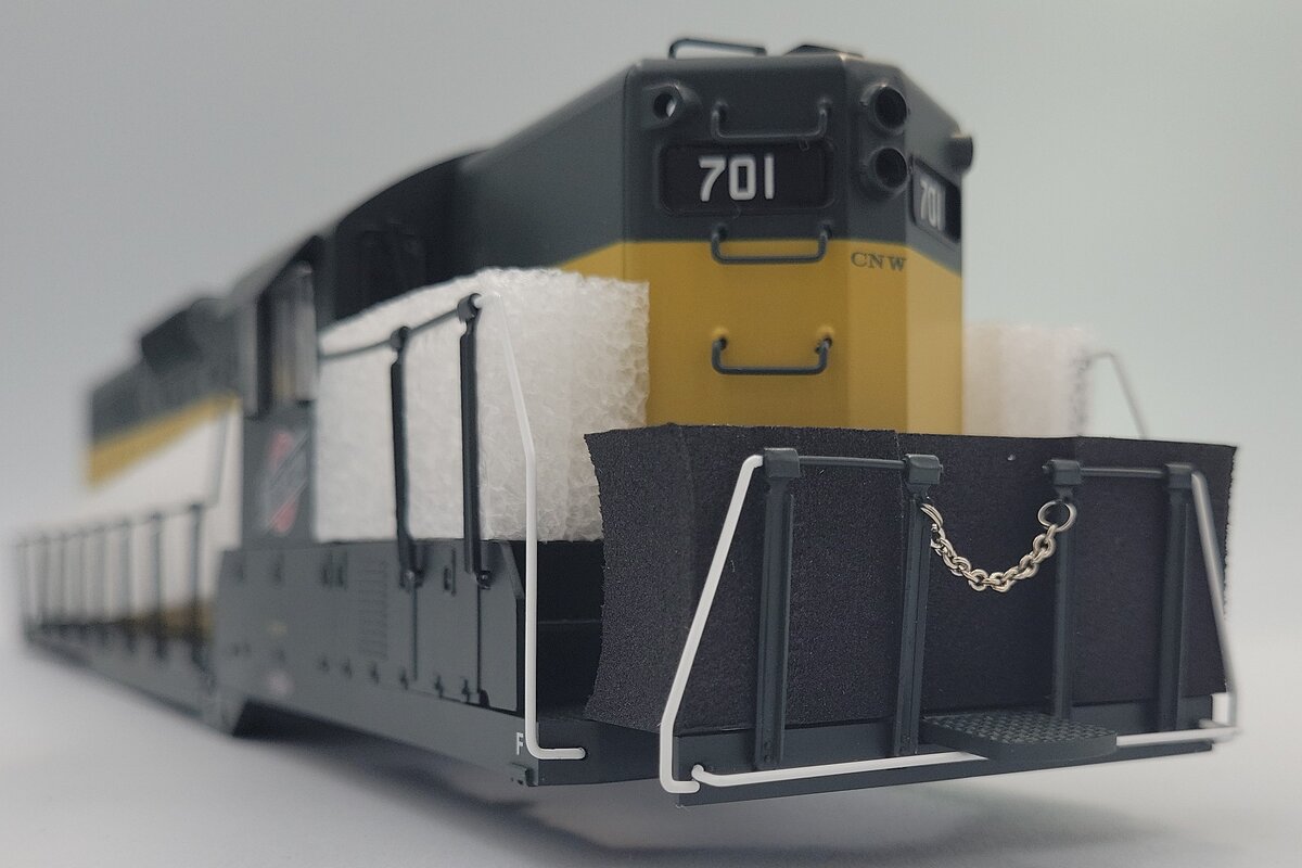 Lionel 38883-2 Chicago and North Western Legacy Scale GP-9 Diesel Shell #701