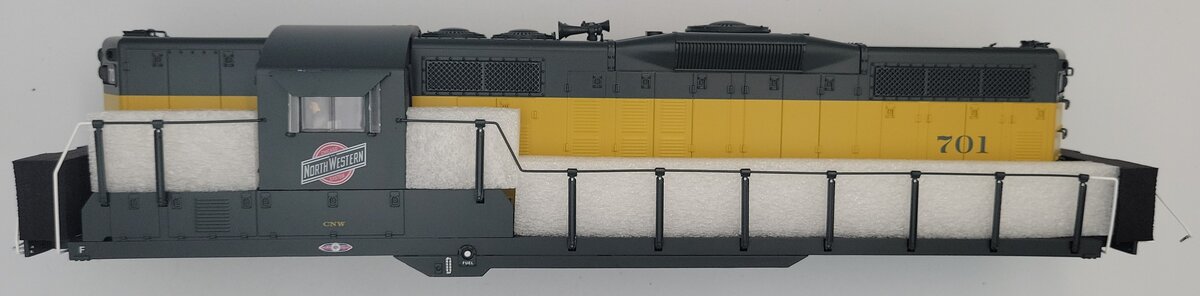 Lionel 38883-2 Chicago and North Western Legacy Scale GP-9 Diesel Shell #701
