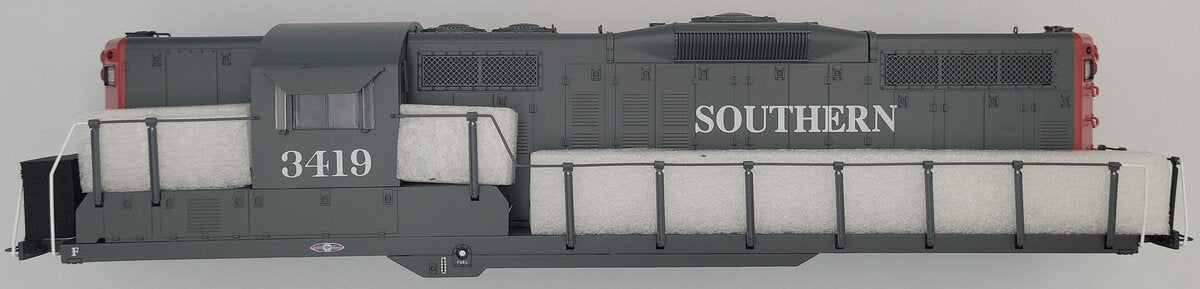 Lionel 38894-2 Southern Pacific Non-Powered Scale GP-9 Diesel Body Shell #3419