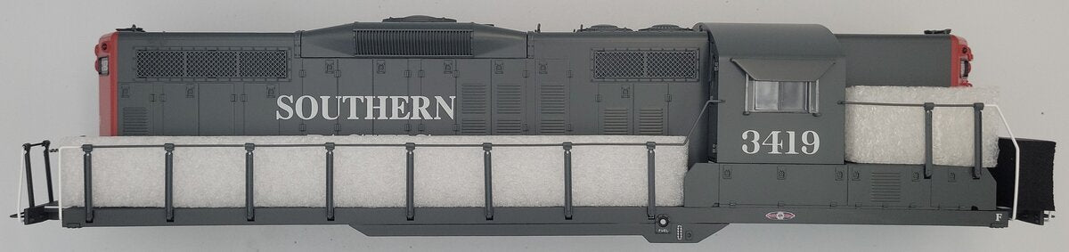 Lionel 38894-2 Southern Pacific Non-Powered Scale GP-9 Diesel Body Shell #3419