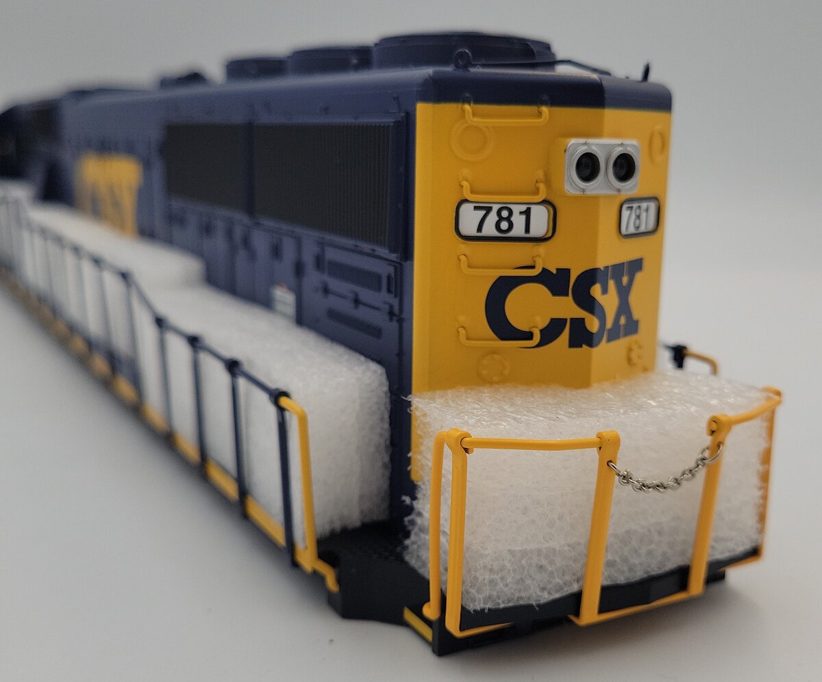 Lionel 81144-2 CSX Legacy Scale ES44AC Diesel Locomotive Body Shell #781