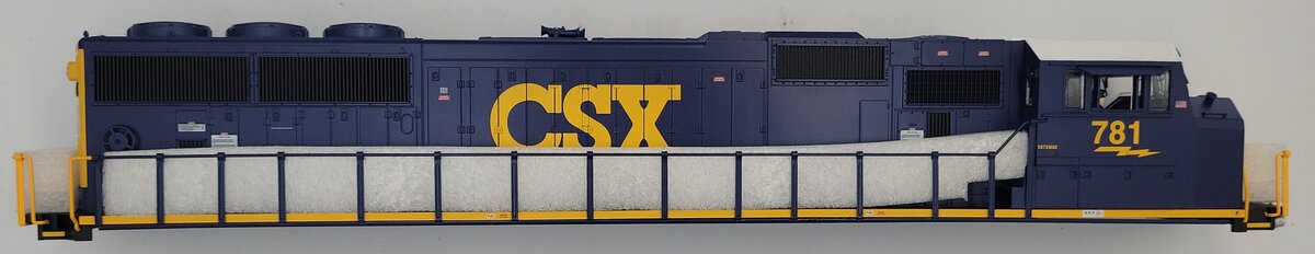Lionel 81144-2 CSX Legacy Scale ES44AC Diesel Locomotive Body Shell #781