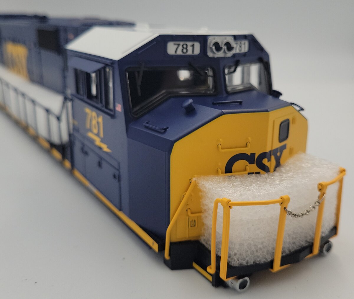 Lionel 81144-2 CSX Legacy Scale ES44AC Diesel Locomotive Body Shell #781