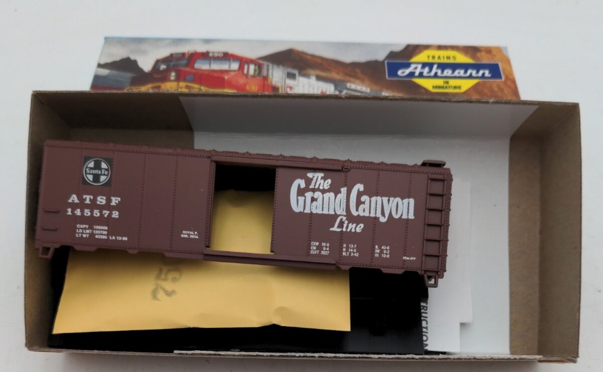 Athearn 5014 HO Scale Santa Fe Grand Canyon 40' Boxcar # 145572 Kit