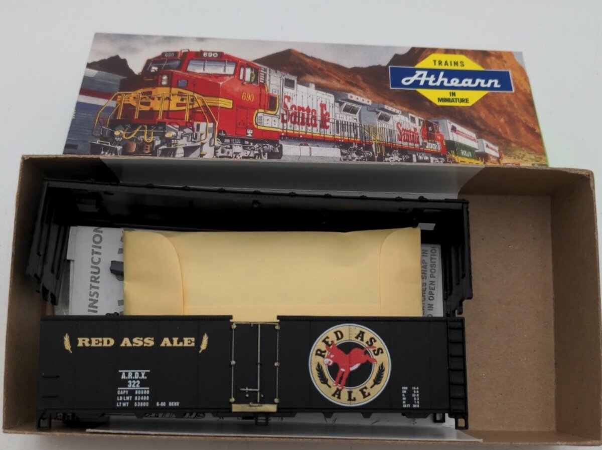 Athearn 01599 HO Red Ass Ale Greenway Custom Painted 40' Reefer Kit