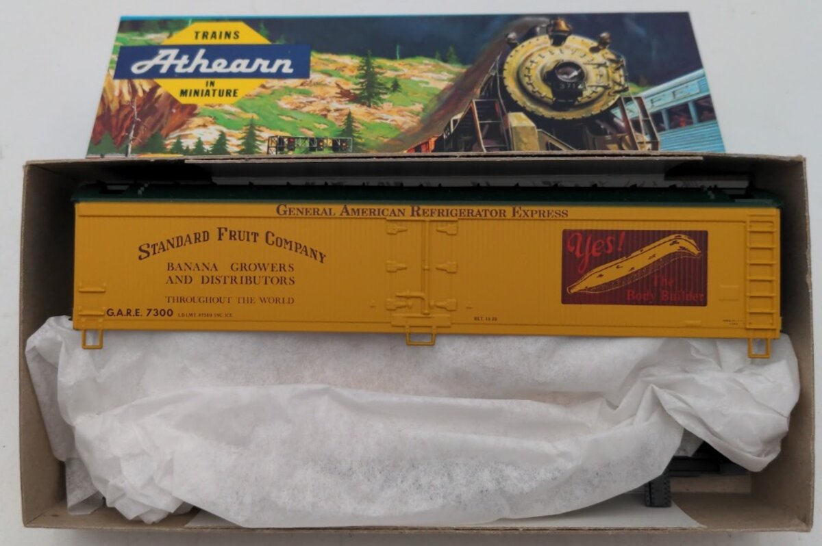 Athearn 5344 HO Standard Fruit Company 50 Ft Express Reefer # 7300 Kit