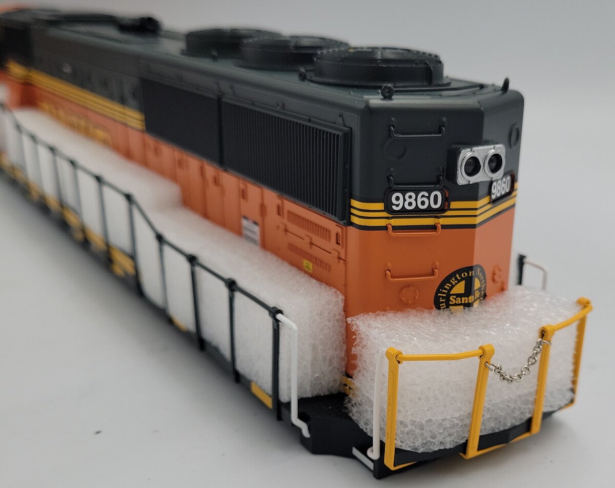 Lionel 81138-2 BNSF Legacy Scale SD70MAC Diesel Locomotive Body Shell #9860