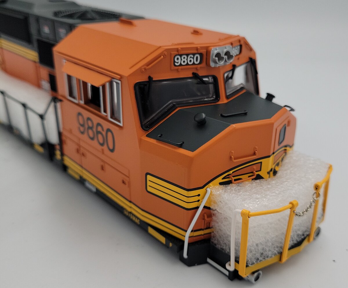 Lionel 81138-2 BNSF Legacy Scale SD70MAC Diesel Locomotive Body Shell #9860