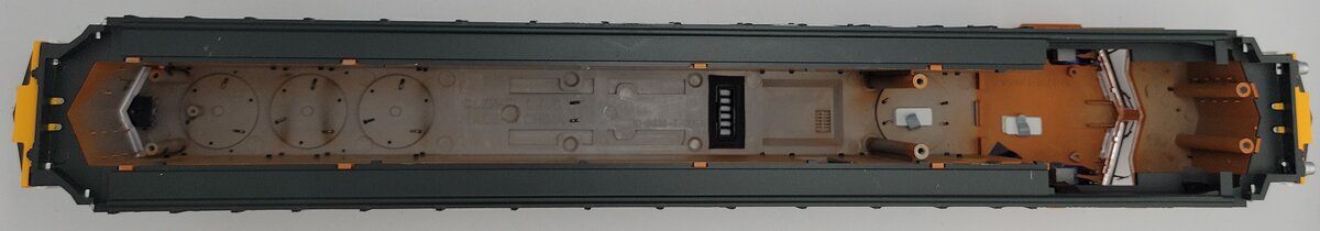 Lionel 81137-2 BNSF Legacy Scale SD70MAC Diesel Locomotive Body Shell #9858
