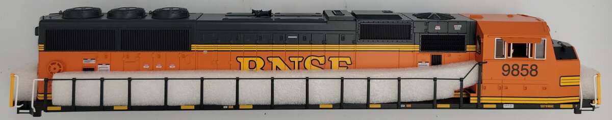 Lionel 81137-2 BNSF Legacy Scale SD70MAC Diesel Locomotive Body Shell #9858