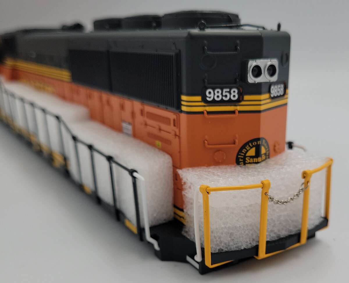 Lionel 81137-2 BNSF Legacy Scale SD70MAC Diesel Locomotive Body Shell #9858