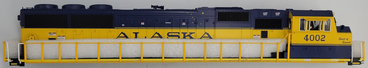 Lionel 81151-2 Alaska Legacy Scale SD70MAC Diesel Locomotive Body Shell #4002