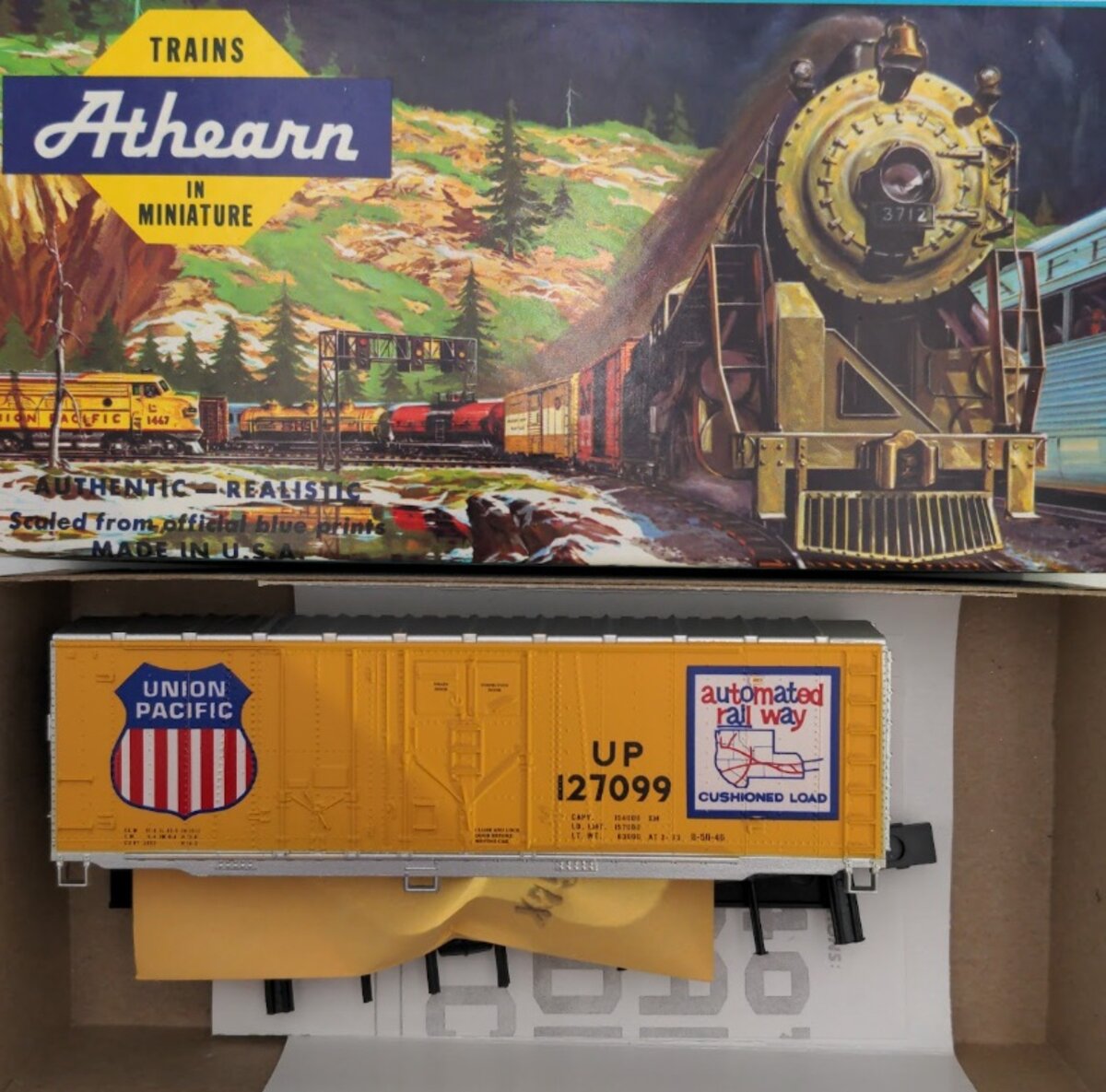 Athearn 2098 HO Silver/Yellow Union Pacific 40' Grain Boxcar # 127099 Kit