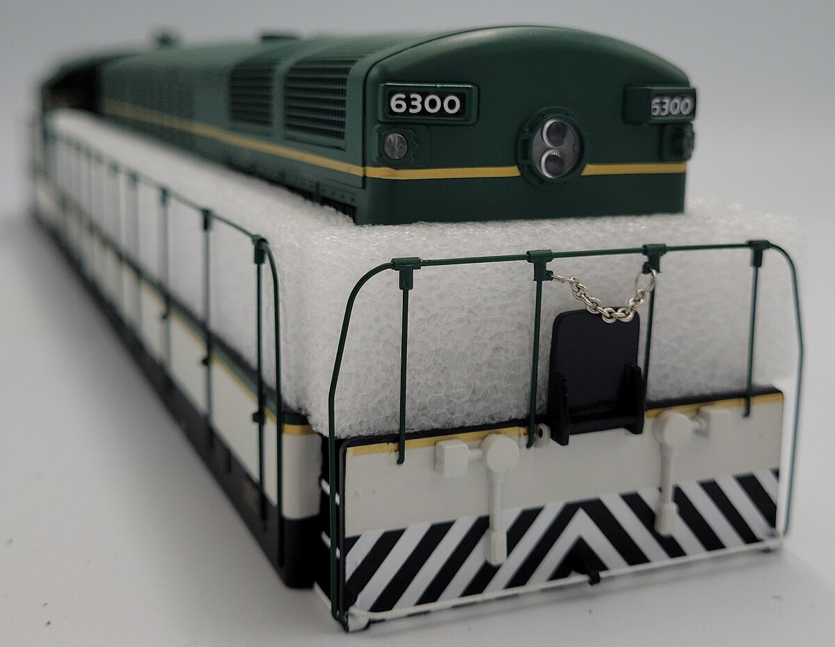 Lionel 81215-7 Southern Legacy Scale H-24-66 Diesel Locomotive Body Shell #6300
