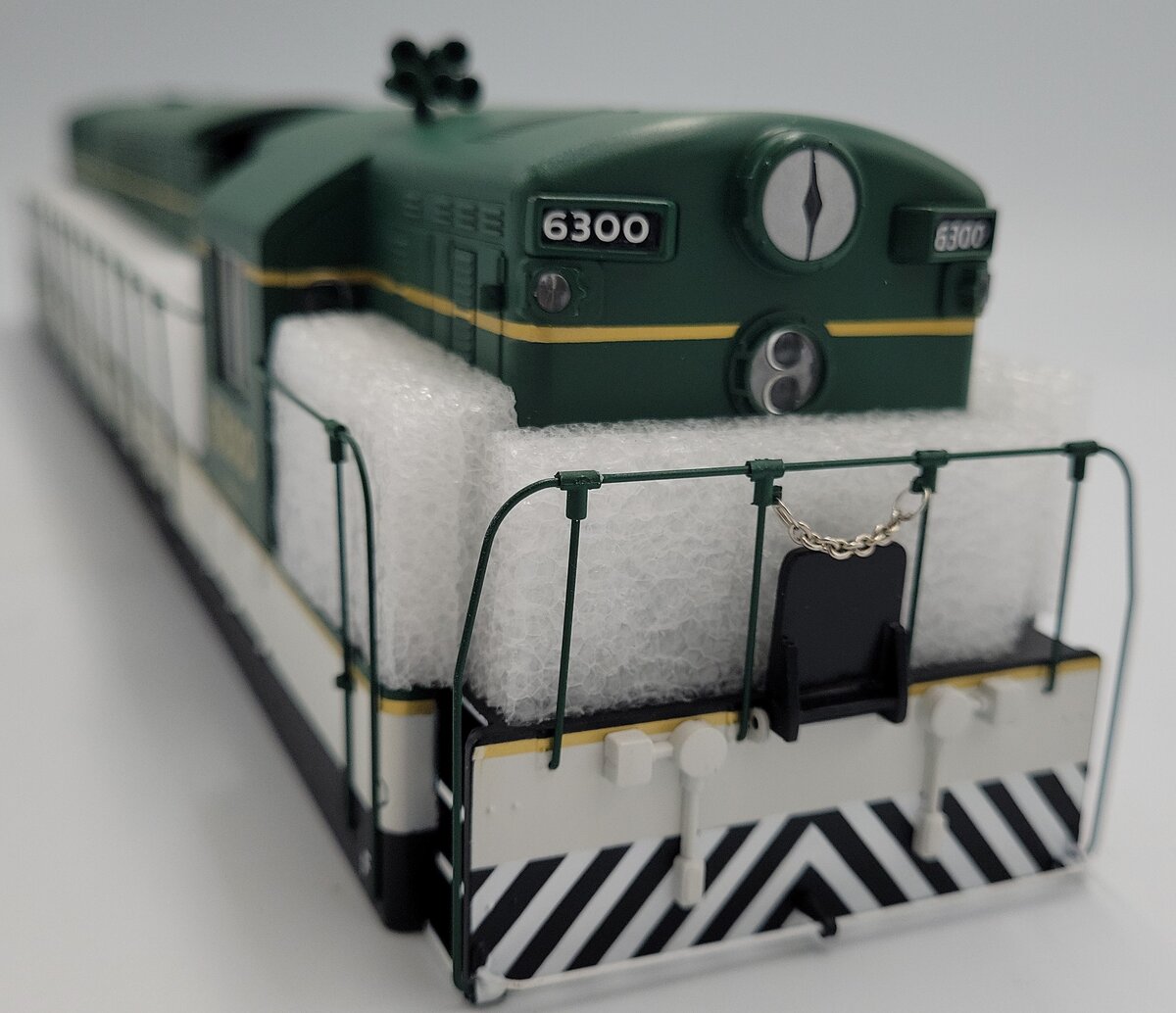 Lionel 81215-7 Southern Legacy Scale H-24-66 Diesel Locomotive Body Shell #6300