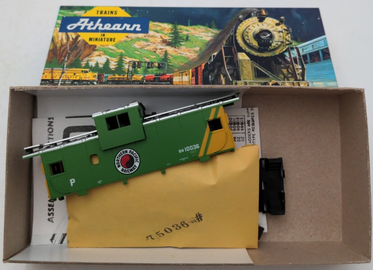 Athearn 2209 HO Bev-Bel/ C.C. Northern Pacific Wide Vision Caboose # 10036 Kit