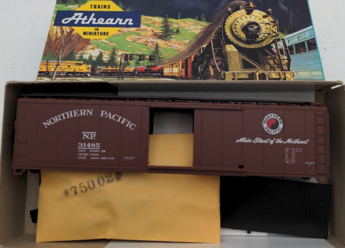 Athearn 5058 HO Scale Northern Pacific 50' Boxcar Single Door # 31485 Kit
