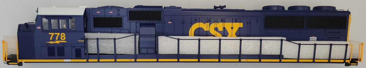 Lionel 81153-2 CSX Legacy Scale SD70MAC Diesel Locomotive Body Shell #778