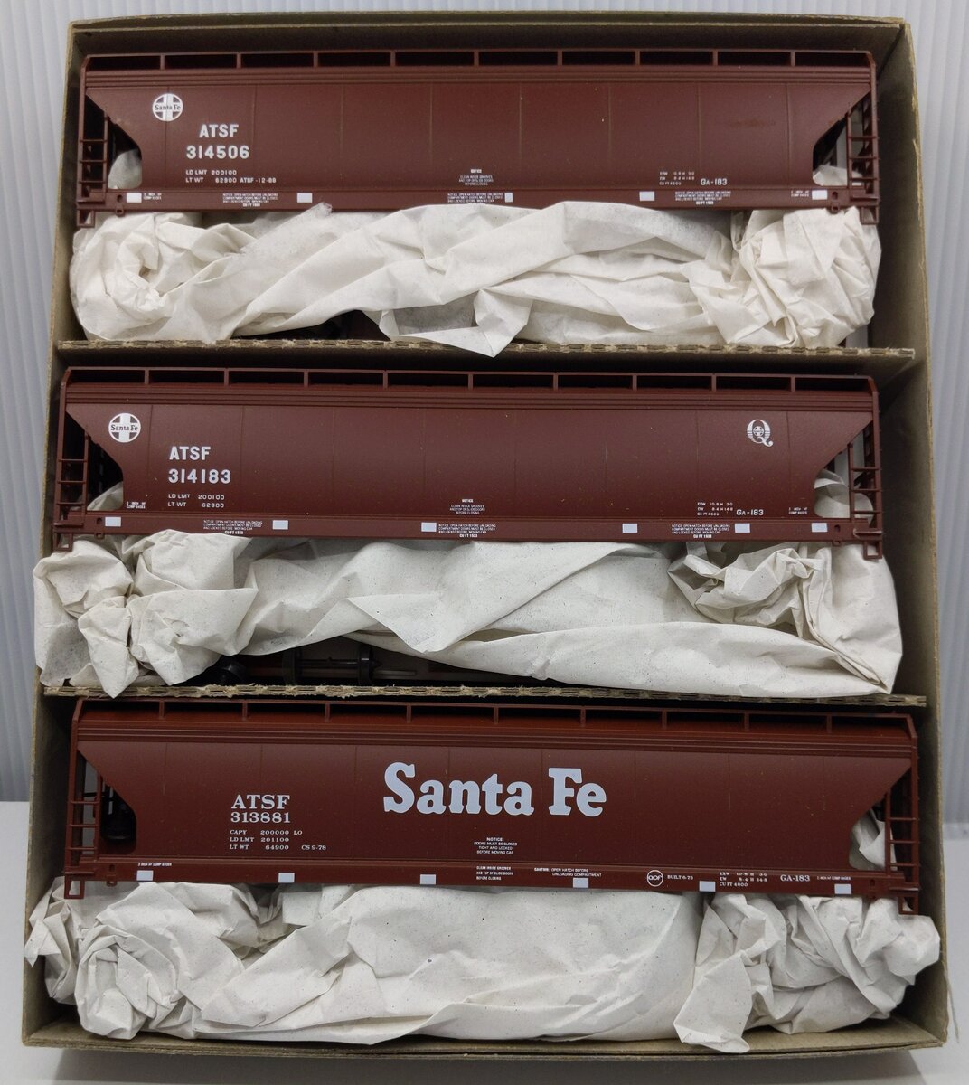 Accurail 3324 HO Scale Santa Fe ACF 3-Bay Covered Hopper 3 Variations (Set of 3)