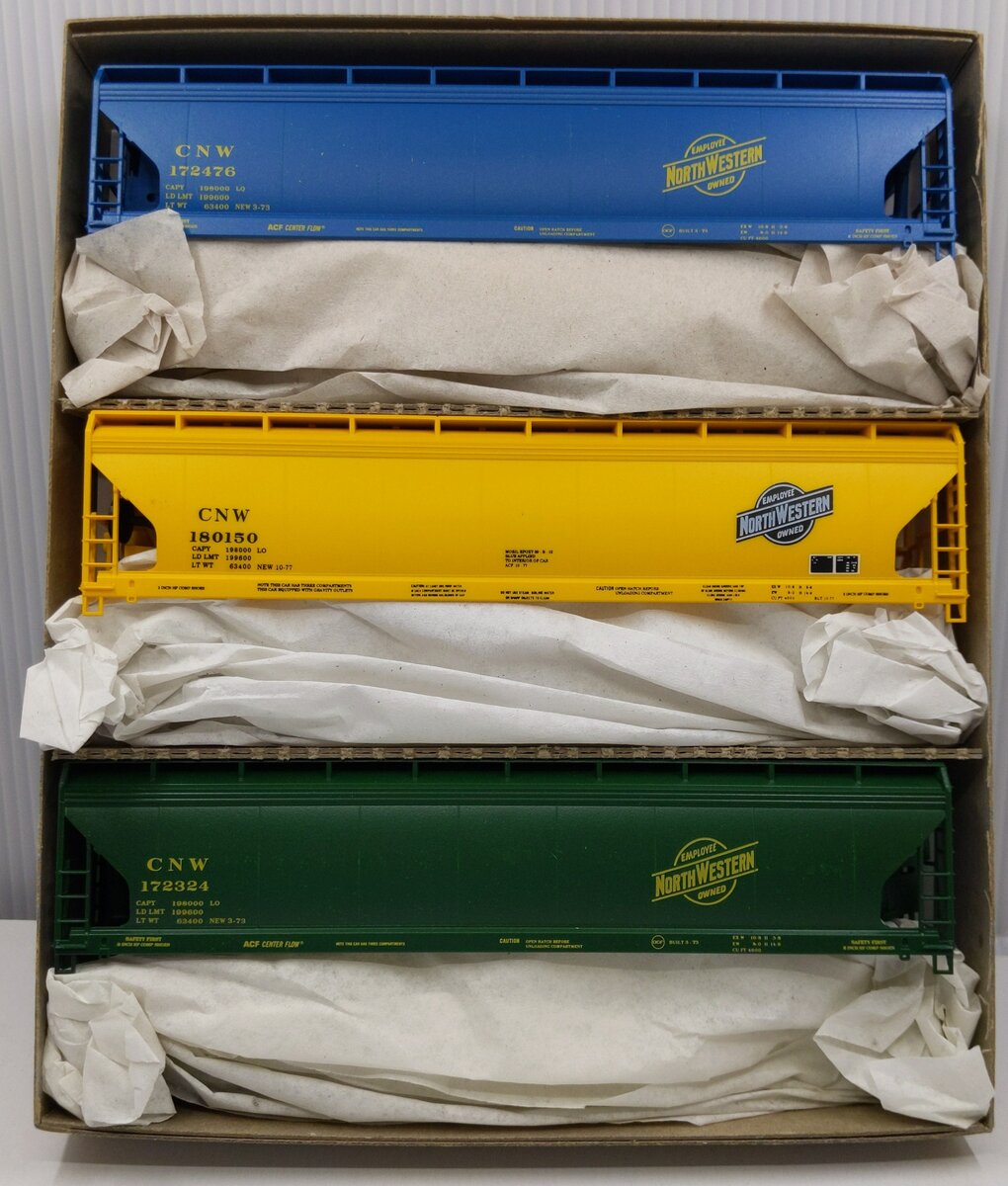 Accurail 3320 HO Scale Chicago and North Western ACF 3-Bay Covered Hoppers