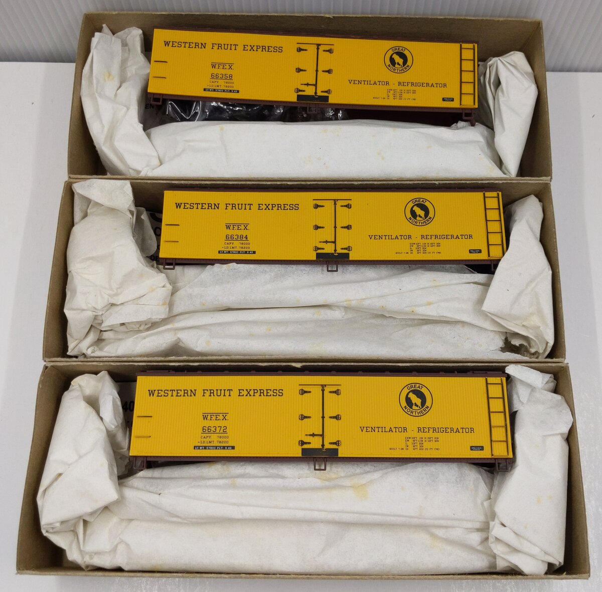 Accurail 3371 HO Scale Great Northern 40' Wood Reefer Road (Set of 3)