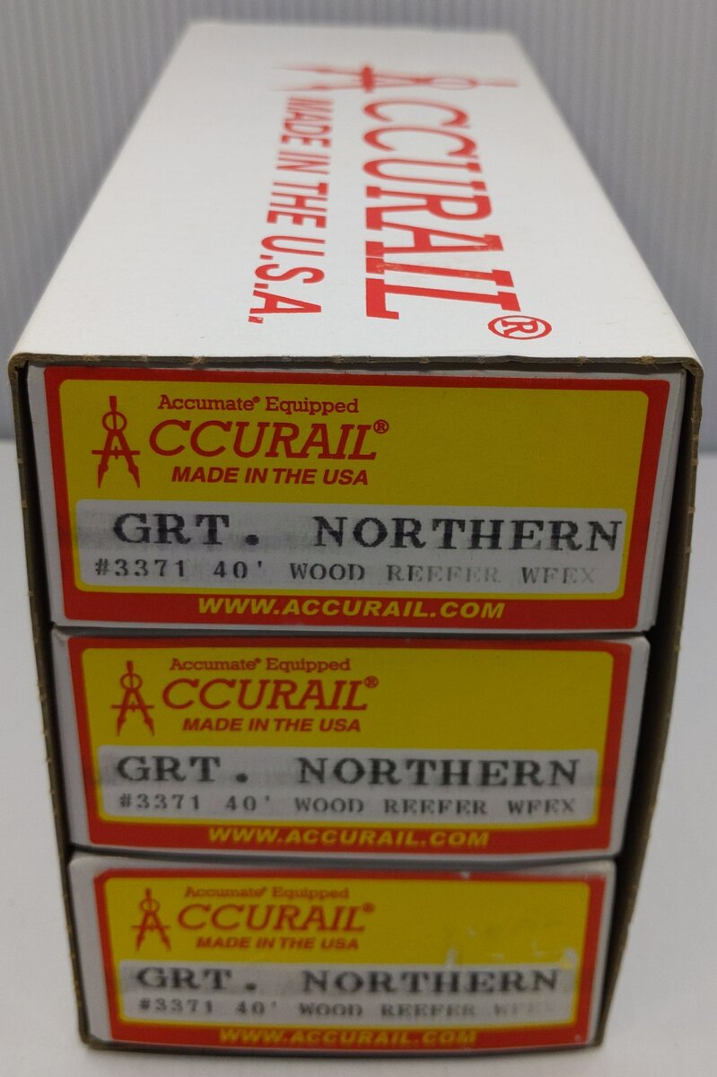Accurail 7537.1 HO Scale Union Pacific Modern AAR Triple Hopper (Set of 3)