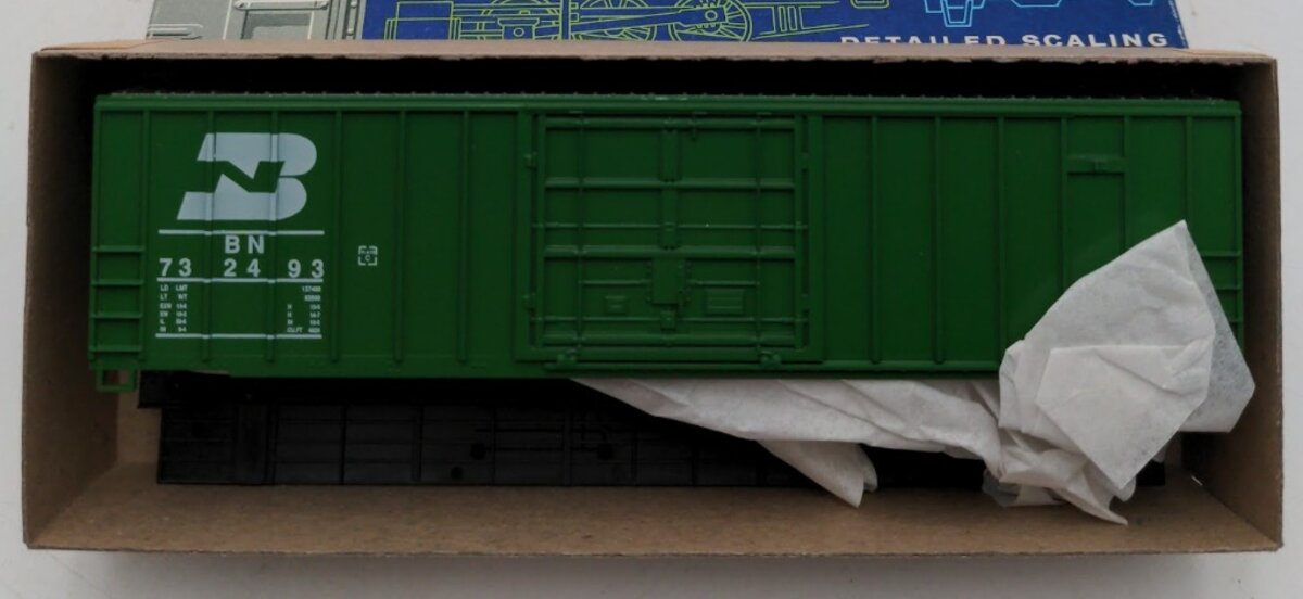 Roundhouse 7723 HO Burlington Northern 50'' FMC Plug Door Boxcar # 732493 Kit