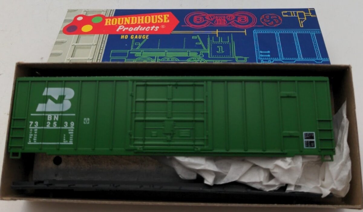 Roundhouse 7723 HO Burlington Northern 50'' FMC Plug Door Boxcar # 732539 Kit