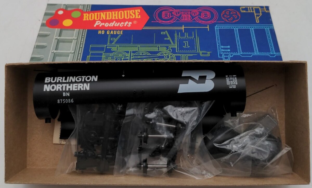 Roundhouse 1376 HO Burlington Northern 50' Tank Car # 875086 Kit