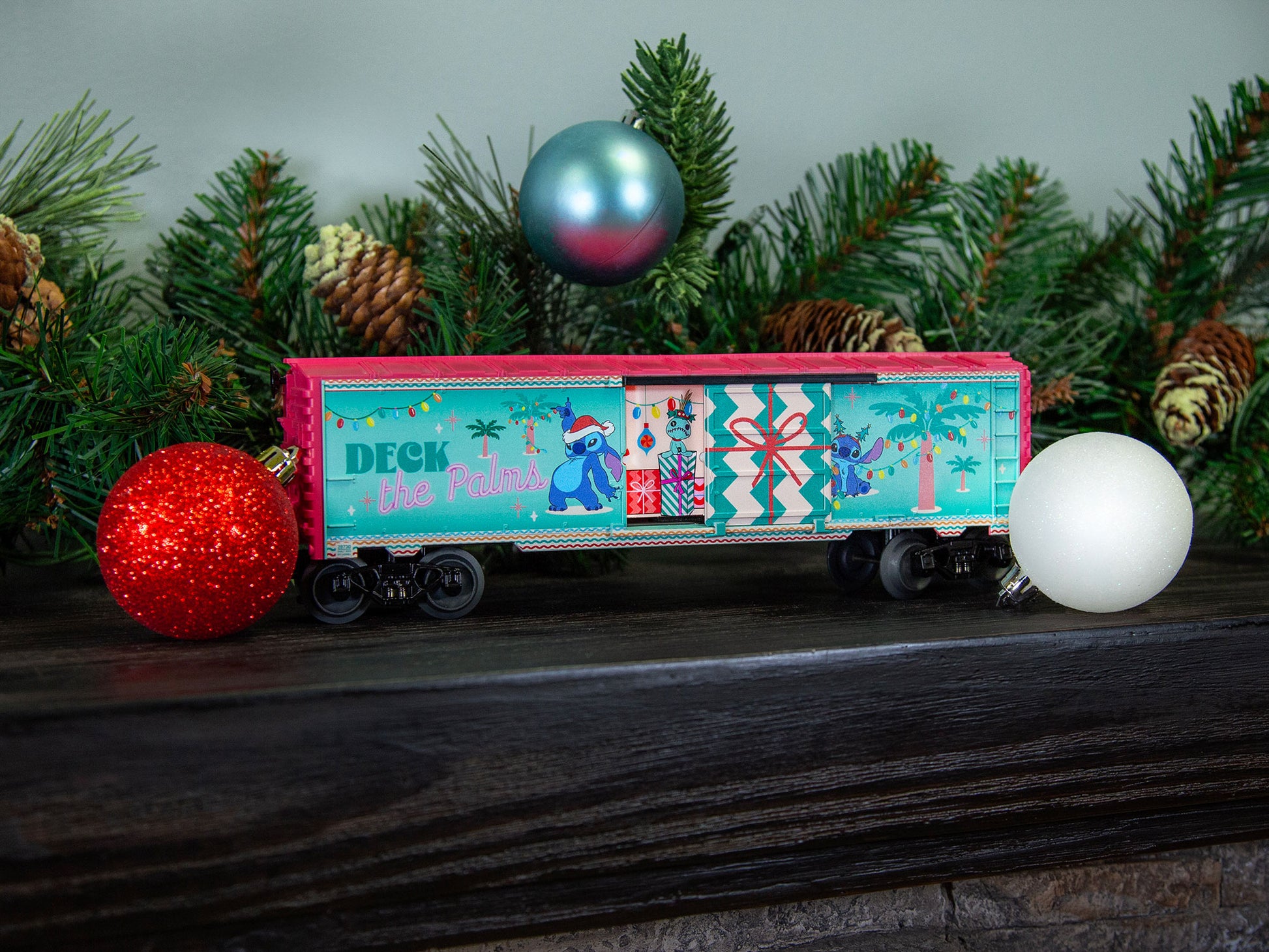Lionel 2528730 O Disney Stitch Christmas Boxcar